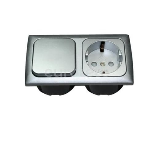 interruptor-doble-enchufe-marco-doble-protector-gris-plata-cromado-berker-improjal-mecanismos-electricidad-autocaravana