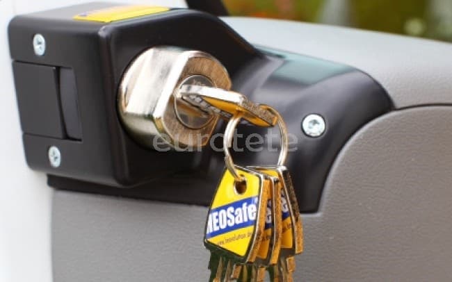 heo-safe-2006-cerradura-cabina-fiat-ducato-250-290-peugeot-boxer-y-citroen-jumper-seguridad-puerta-de-autocaravana-1